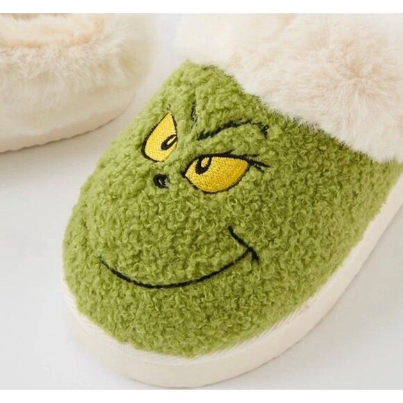 American eagle grinch slippers size 6 NWT - Picture 4 of 5